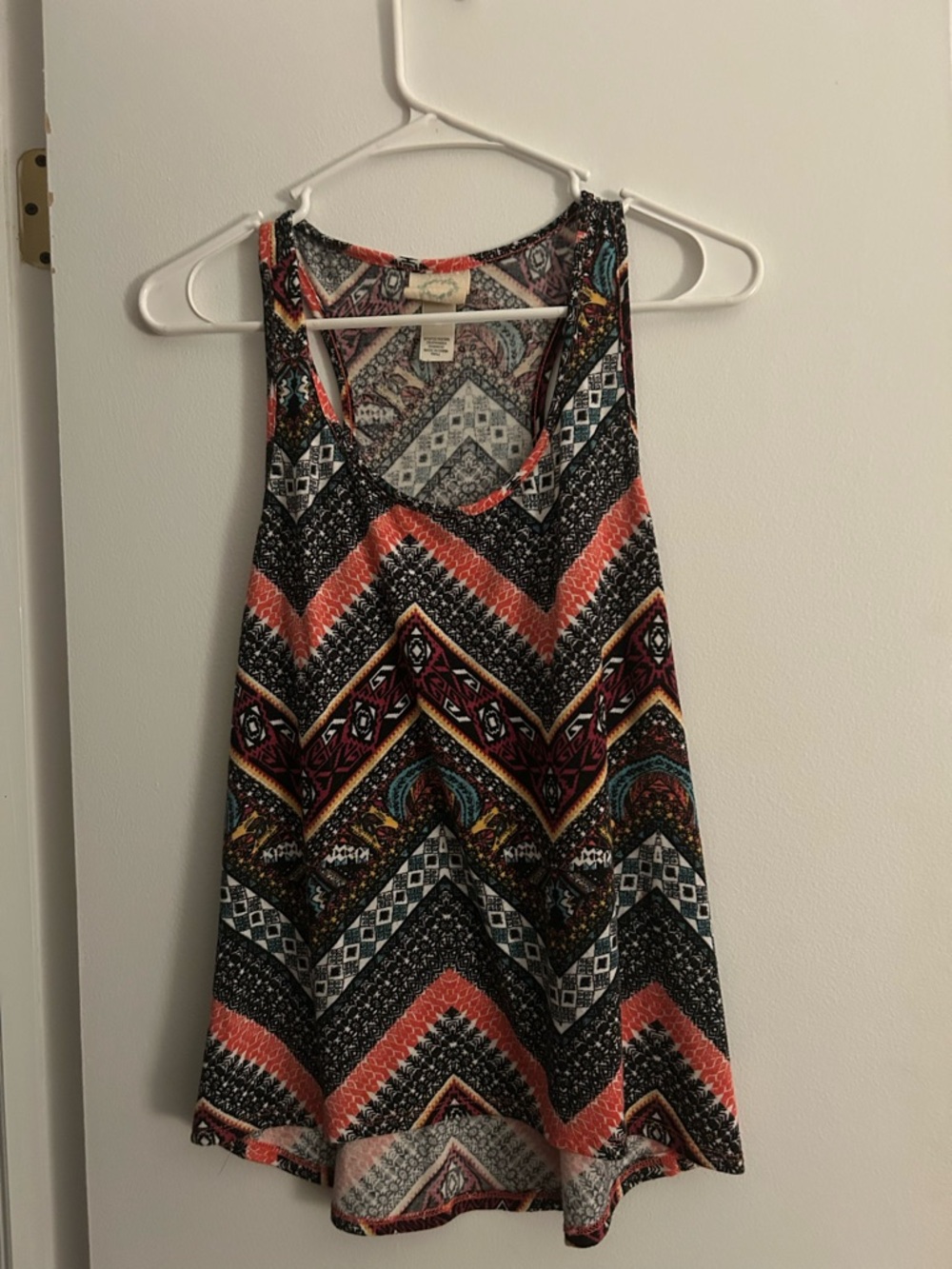 Sleeveless Chevron Print Tank Top - Coral & Black